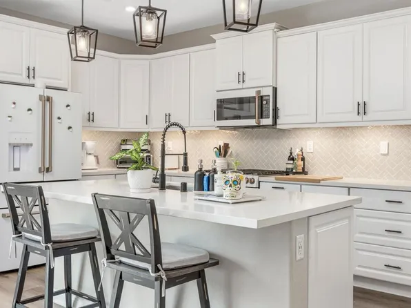 1533 Laurelwood Way, Oceanside, CA 92056