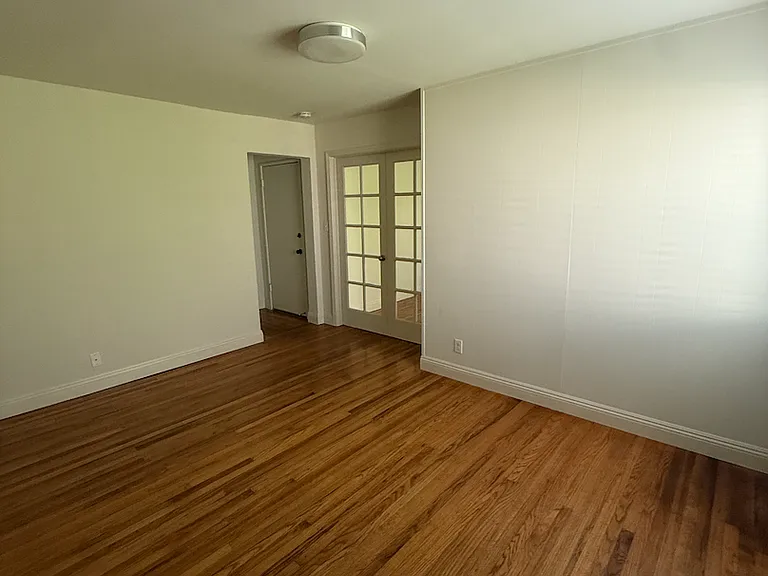 Vermont Street Apartments — Photo 2