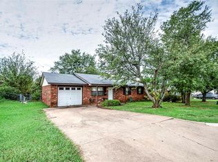 1023 E 17th St, Chandler, OK 74834