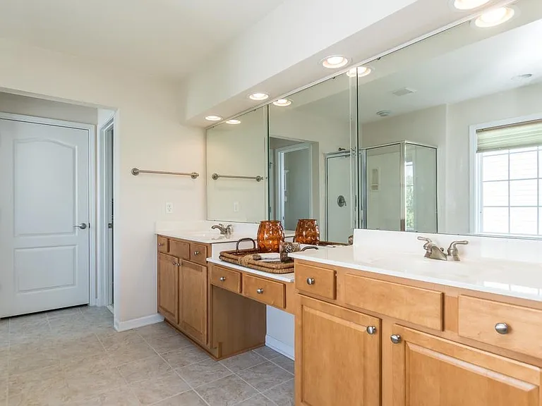 2nd Floor Master Bathroom