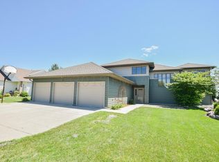 445 Clearview Ct, Moorhead, MN 56560