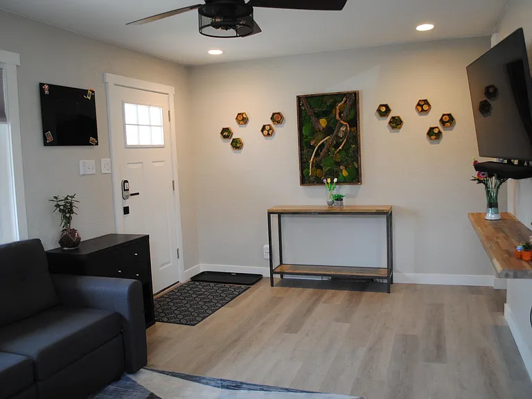 2610 S Hooker St — Photo 5