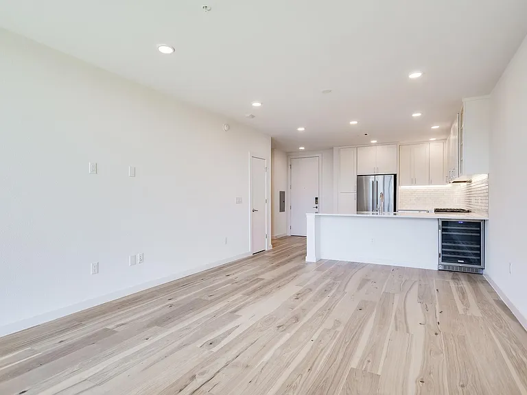 900 S 1st St #410 — Photo 2