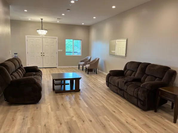 13782 Philadelphia St, Whittier, CA 90601