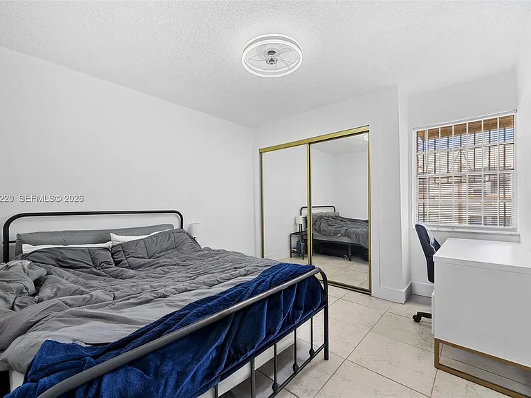 515 SW 3rd St #6 — Photo 8