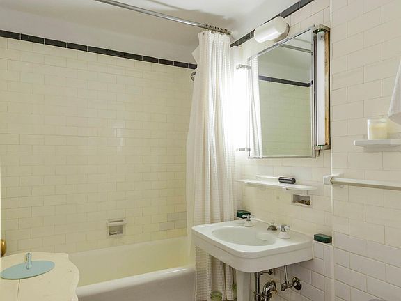 4th image of 405 W 23rd St APT 16J