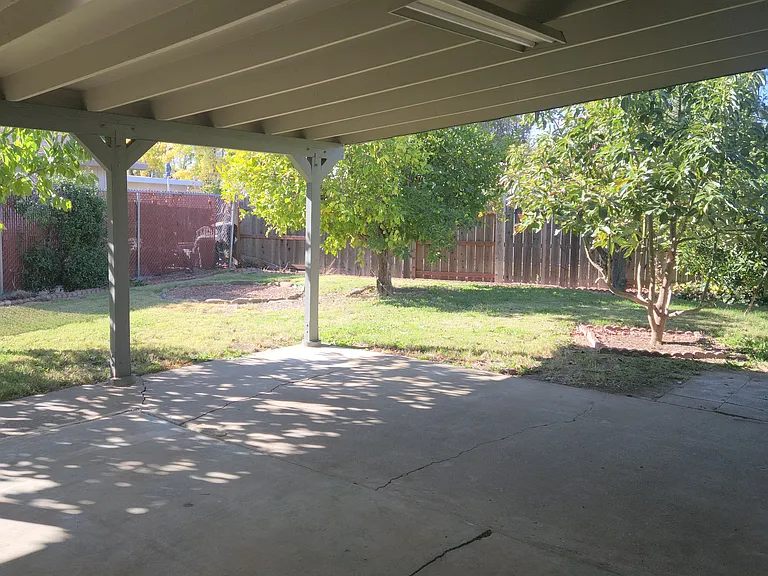 348 Plum St — Photo 4