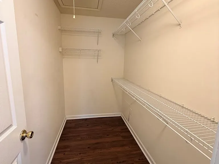 104 Brazington Ct — Photo 10