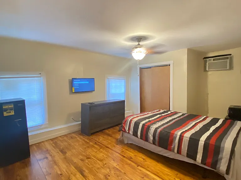 2411 Forrest Ave #2 — Photo 4