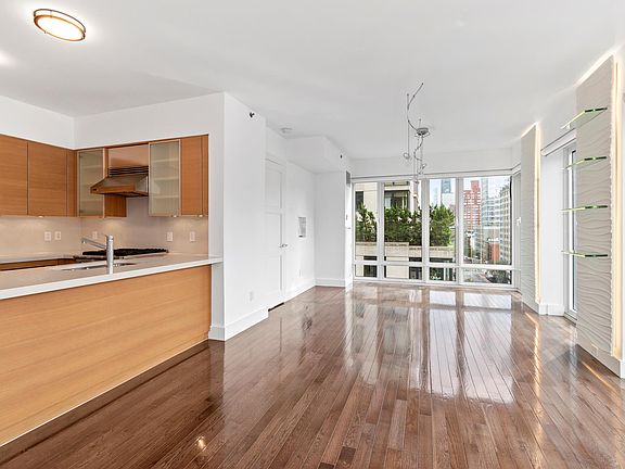4th image of 303 E 77th St APT 8A