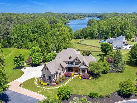2nd image of 14 Christopher Ln