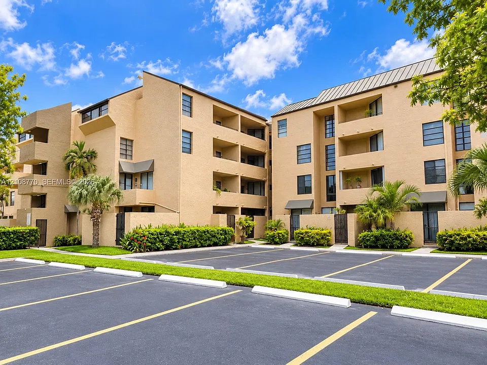 10500 SW 108th Ave #B402
