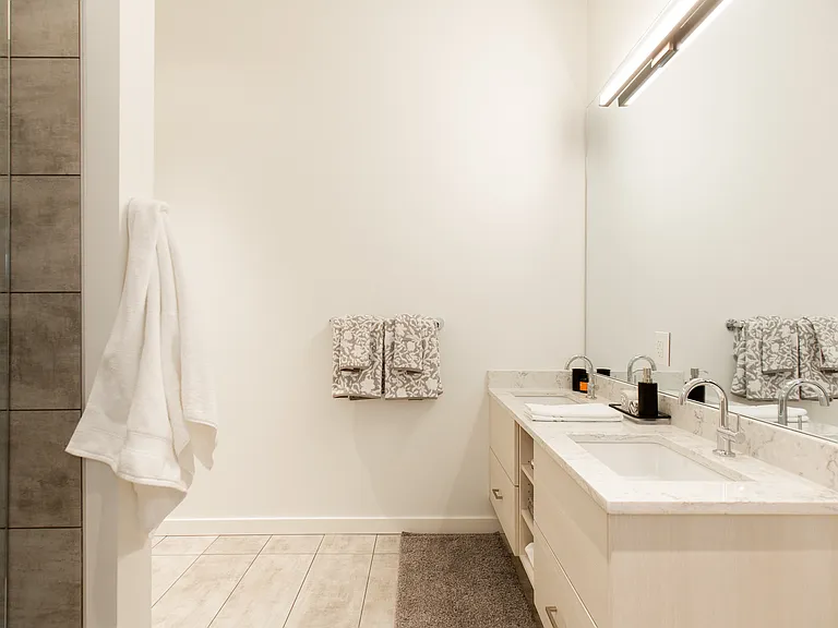 515 W Aspen St #301 — Photo 17