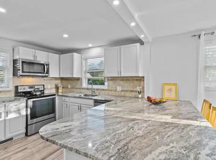 72 Warren Ave APT B, Middletown, RI 02842