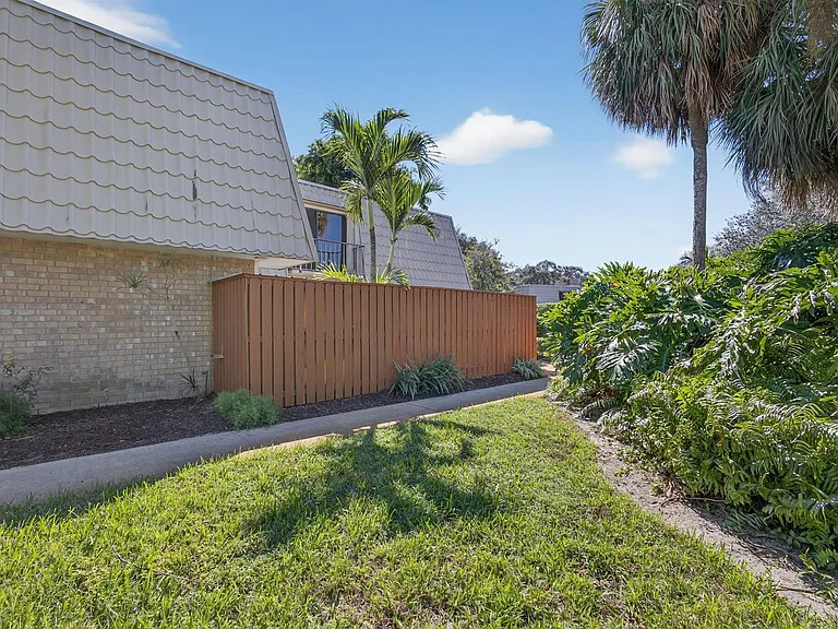 1700 Embassy Dr #103 — Photo 3