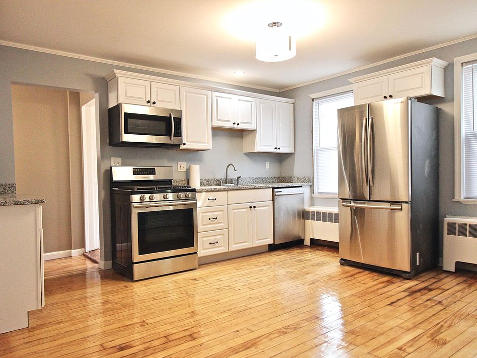 Eat in Kitchen 