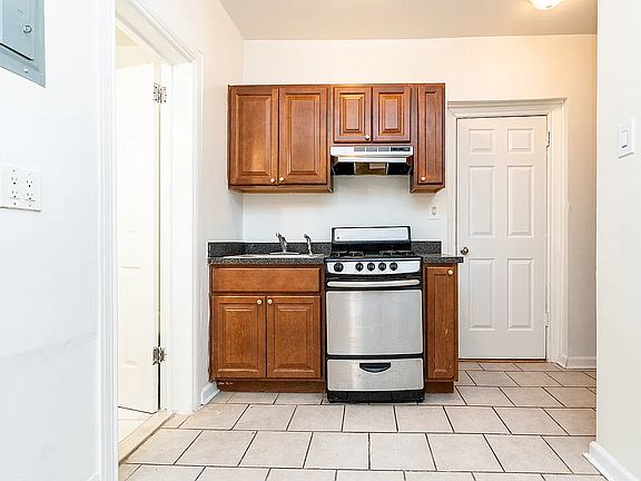 5th image of 11921 Metropolitan Ave APT 1I