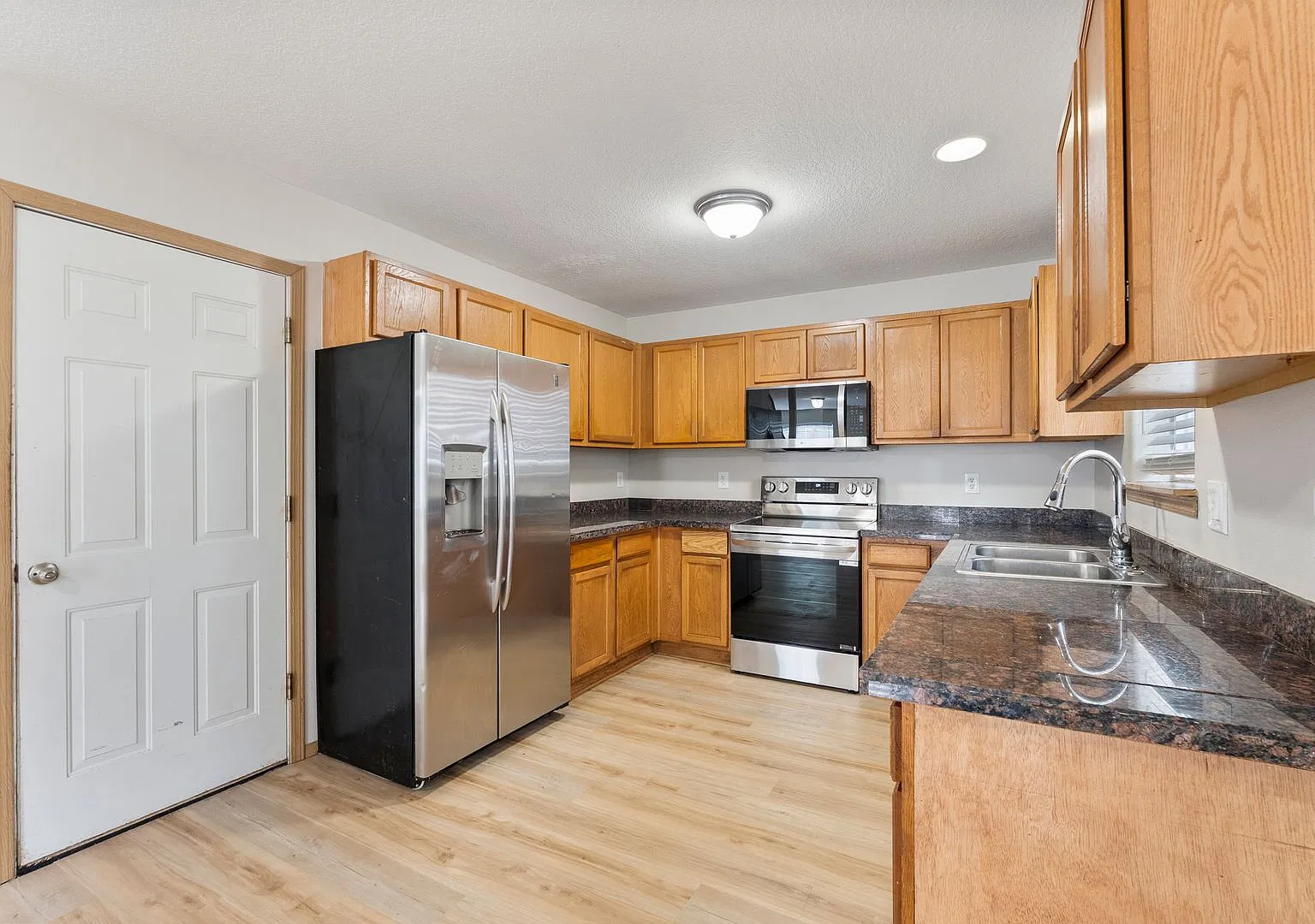 5Bed/2.5 Bath House available — Photo 2