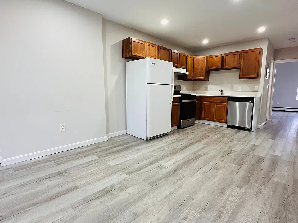 96 Hammond St #4