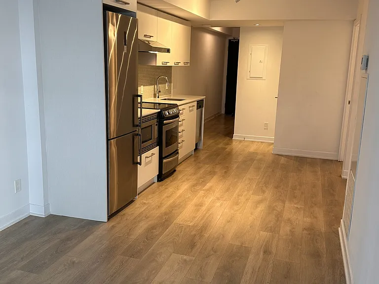 87 Peter St #1019 — Photo 4