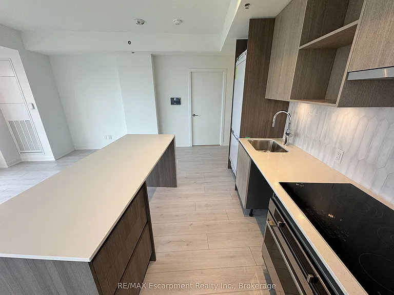 405 Dundas St W #721 — Photo 6