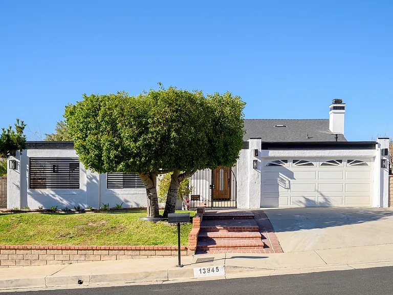 13945 Breger Ave — Photo 1
