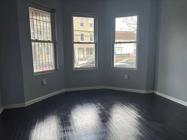 482 Avon Ave — Photo 7
