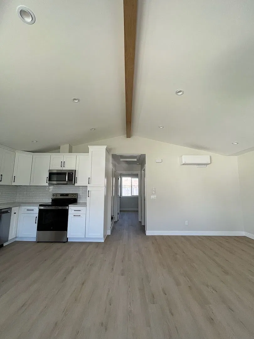 Stylish, New 2 bedroom 1 bathroom — Photo 4