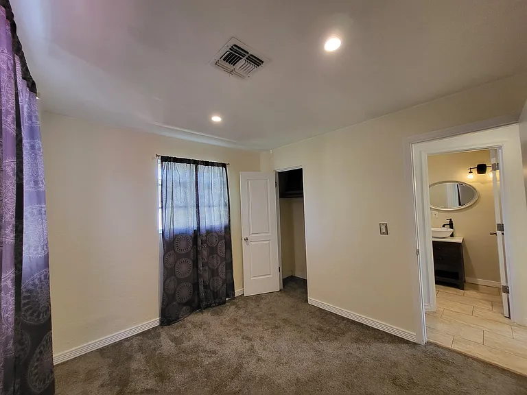 1040 N 27th Pl — Photo 89