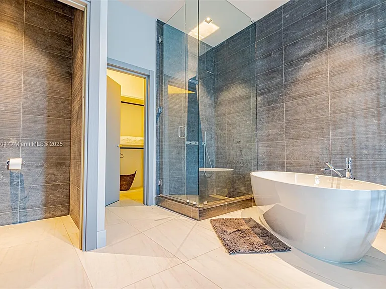 480 NE 31st St #Penthouse 5002 — Photo 8