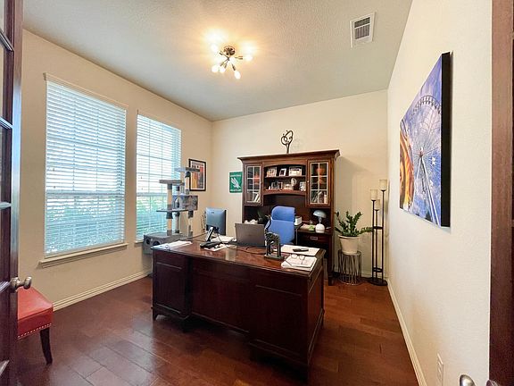4th image of 10913 Grecian Dr