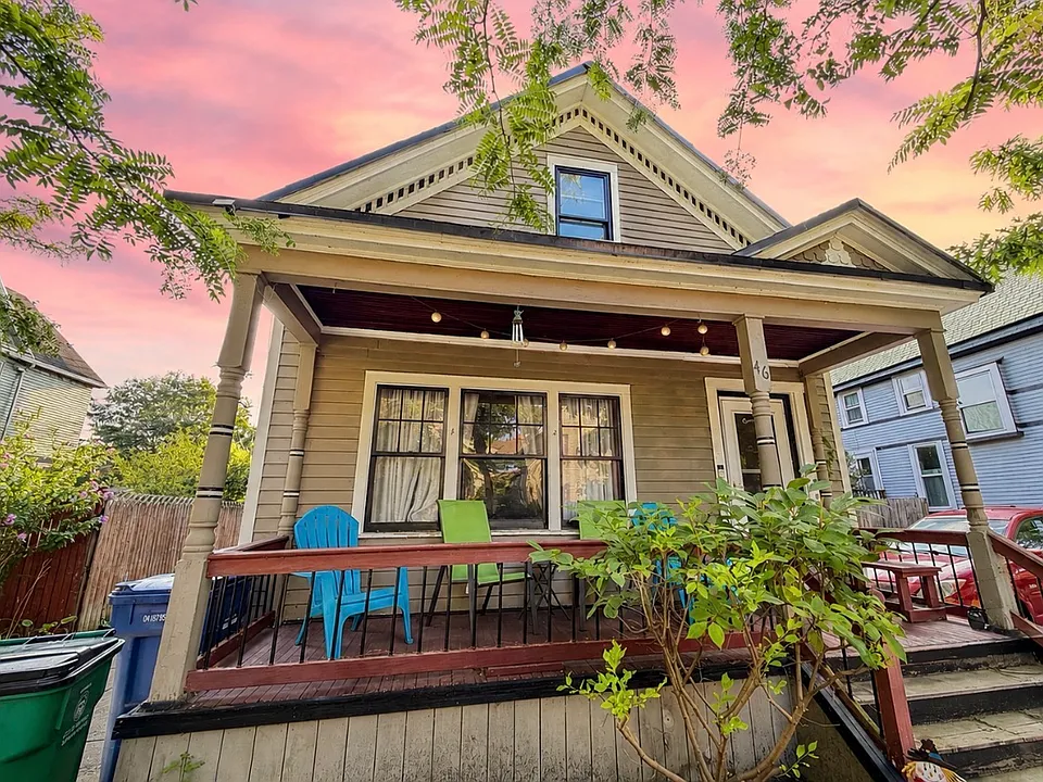 46 College St