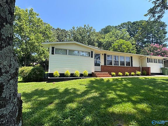 2nd image of 2617 Waltham Dr NE