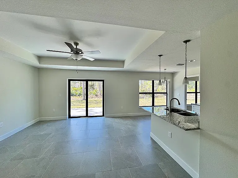 3 bed, 1600 sqft, $2,200 — Photo 2