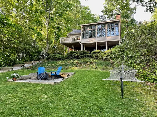 907 Red Hill Dr, Urbanna, VA 23175