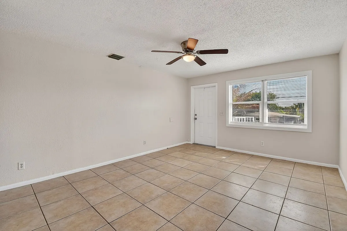 Photo 2 of 20 - 1618 W 26th Ct - Riviera Beach, FL Building Photo - 1618 W 26th Ct