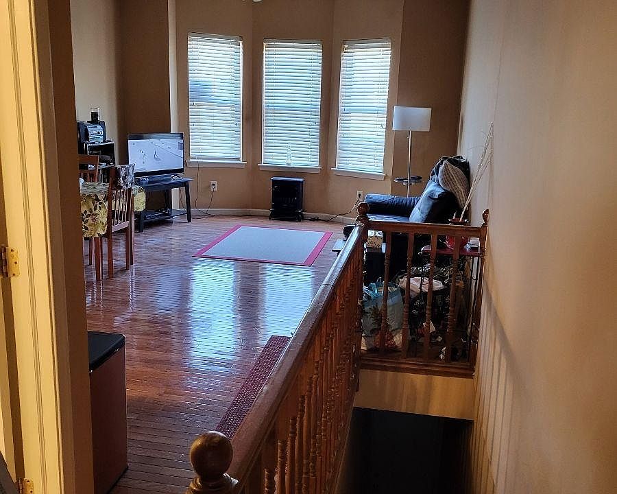 1st image of 908 W Porter St Floor 2