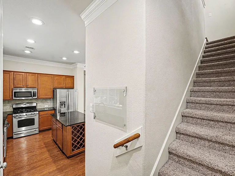 3215 Clearview Cir — Photo 5