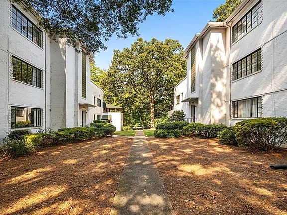 3rd image of 1120 Briarcliff Rd NE APT 4