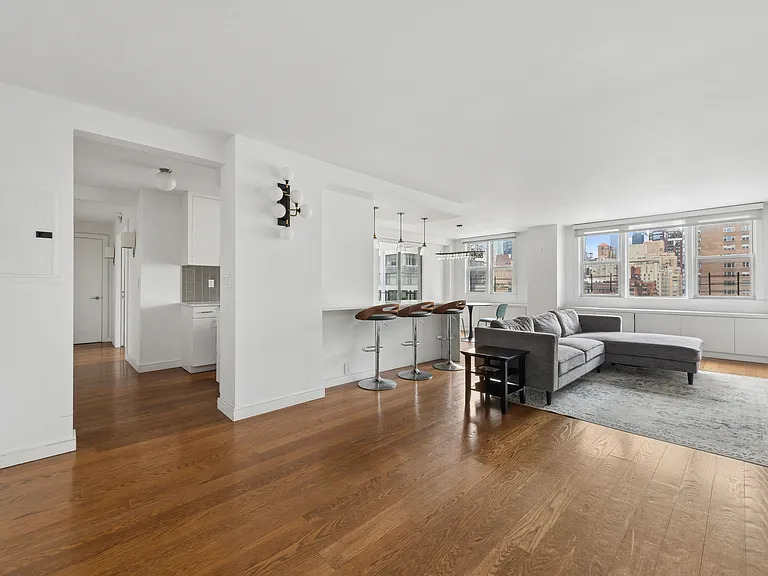 201 E 36th St #17C — Photo 1