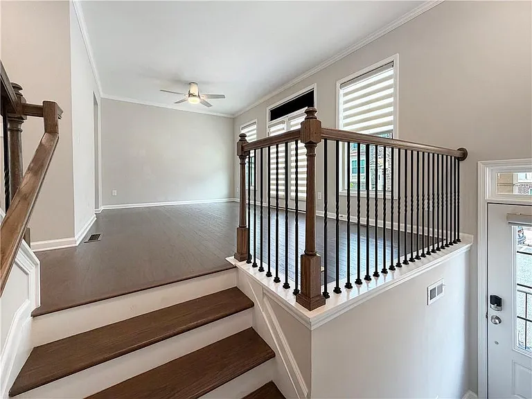 381 Northaven Ave — Photo 3