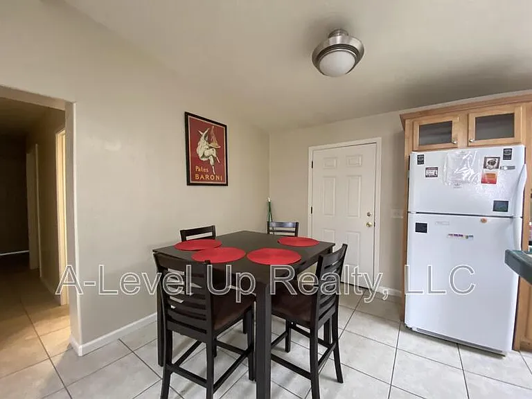 1980 N Tyndall Ave #1B — Photo 9