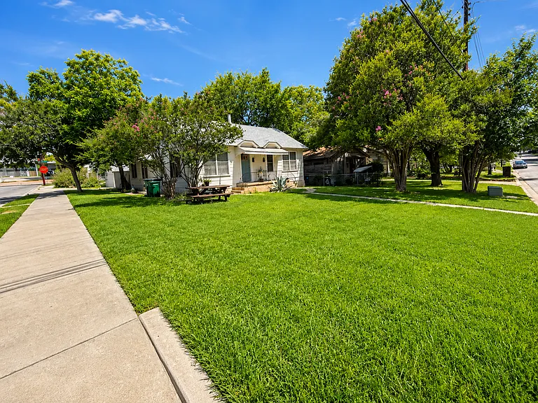 3300 Robinson Ave — Photo 2