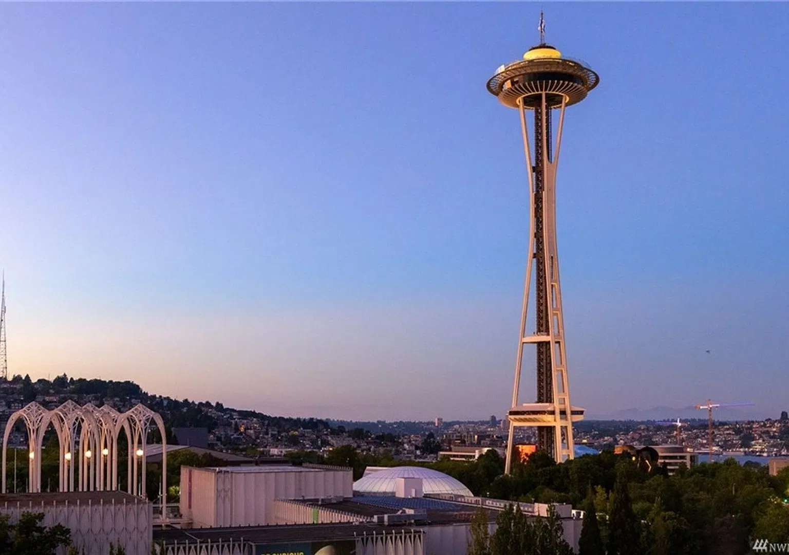 Views Views Views Floor to ceiling windows and views of Puget Sound! — Photo 4