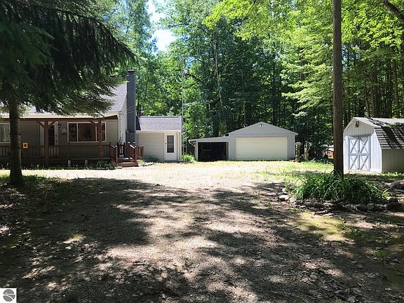 2nd image of 2450 Cora Ln