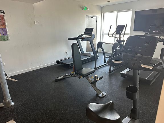 5th image of 252 N Hoover St #209
