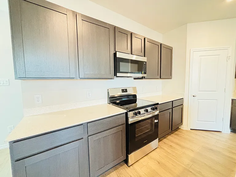 120 Redwood Rd — Photo 21