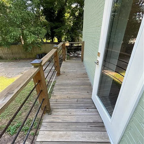229 Howard St NE — Photo 8