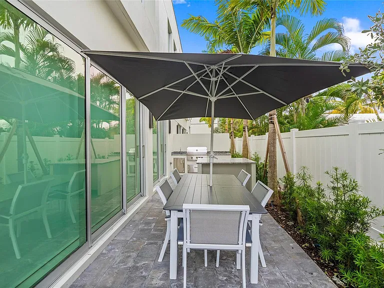 221 Shore Ct #221 — Photo 33