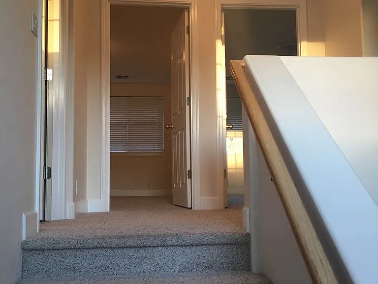 2057 Berwin Ln — Photo 32
